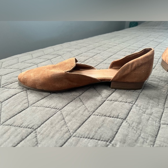 Universal Thread (Target) brand, size 9.5 flats. Caramel brown colored. - Picture 4 of 5